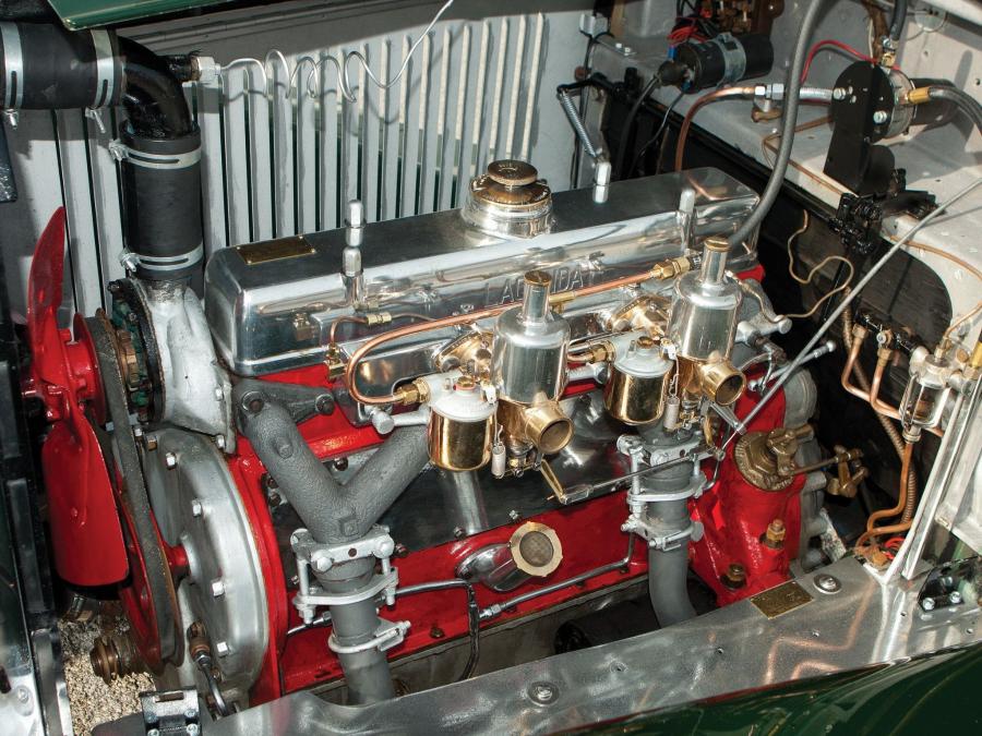 Моторный отсек Lagonda 16/80 Tourer 1934 года  (фото 3 из 16)